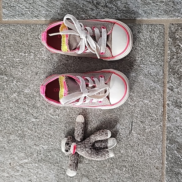 Converse gray, hot pink and yellow size 6... clean and so cute! - Picture 1 of 9